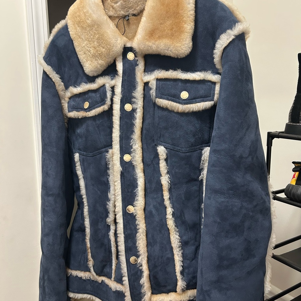 Chic Blue Jacket with Tan Shearling Trim